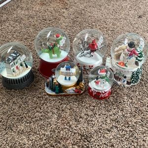 Pack of 6 snow globes